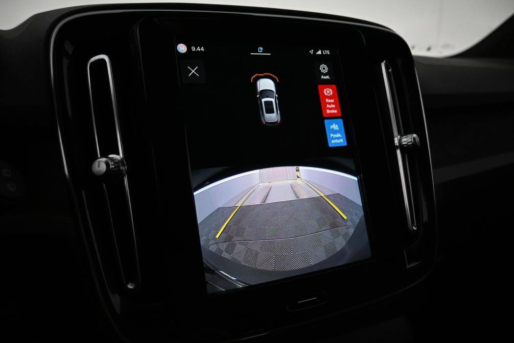 VOLVO XC40 2023