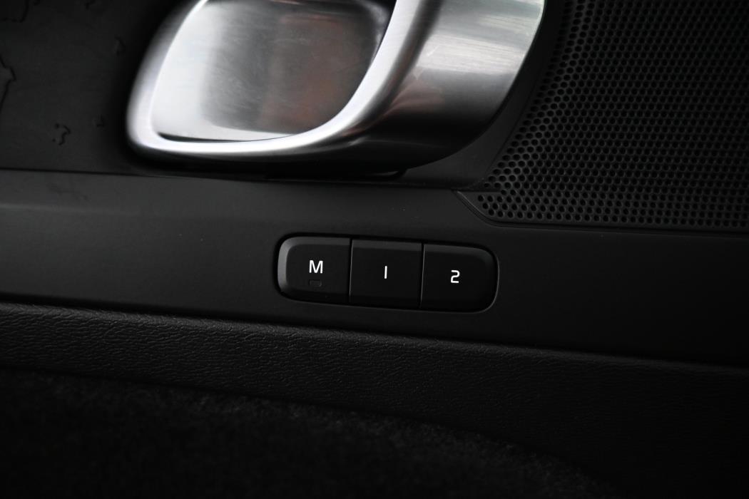 VOLVO XC40 2023