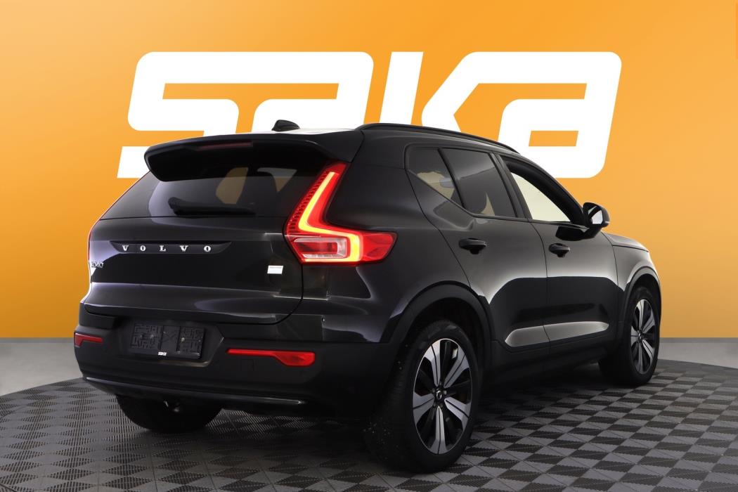 VOLVO XC40 2023