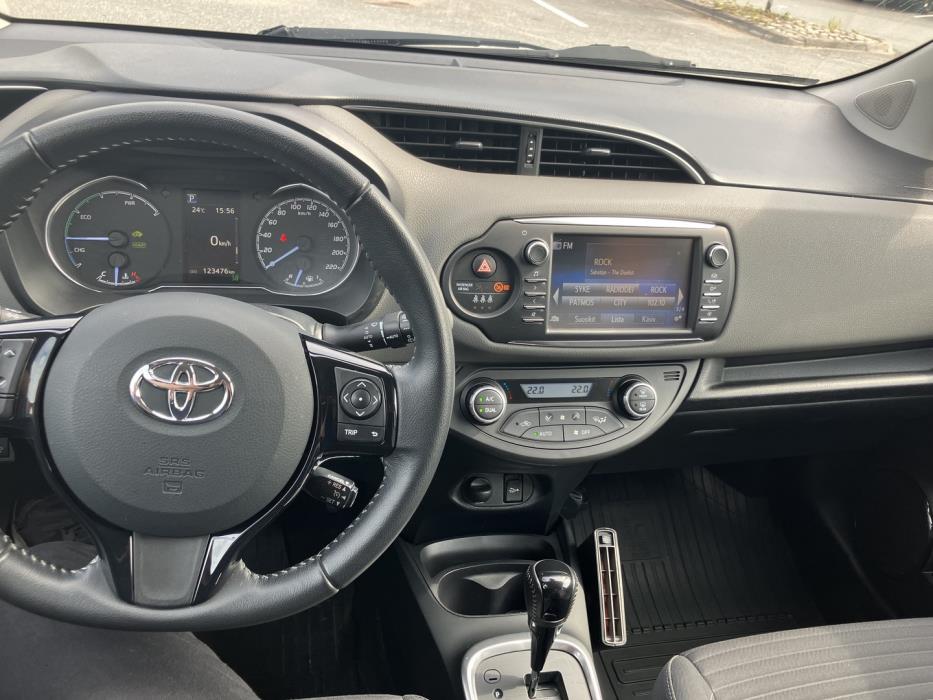 TOYOTA Yaris 2018