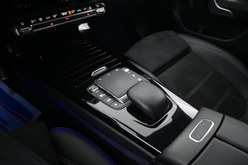 MERCEDES-BENZ A 2021