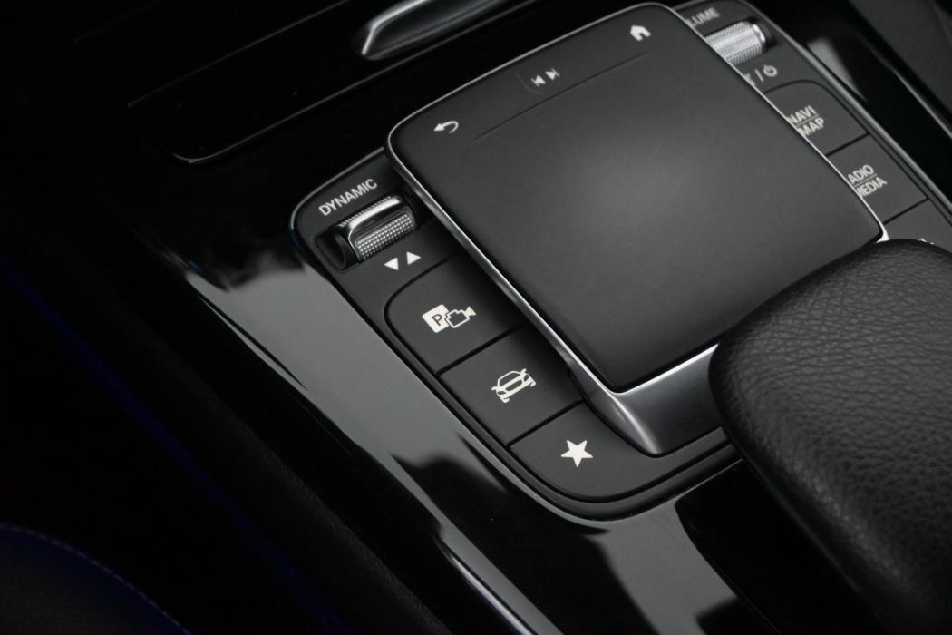 MERCEDES-BENZ A 2021