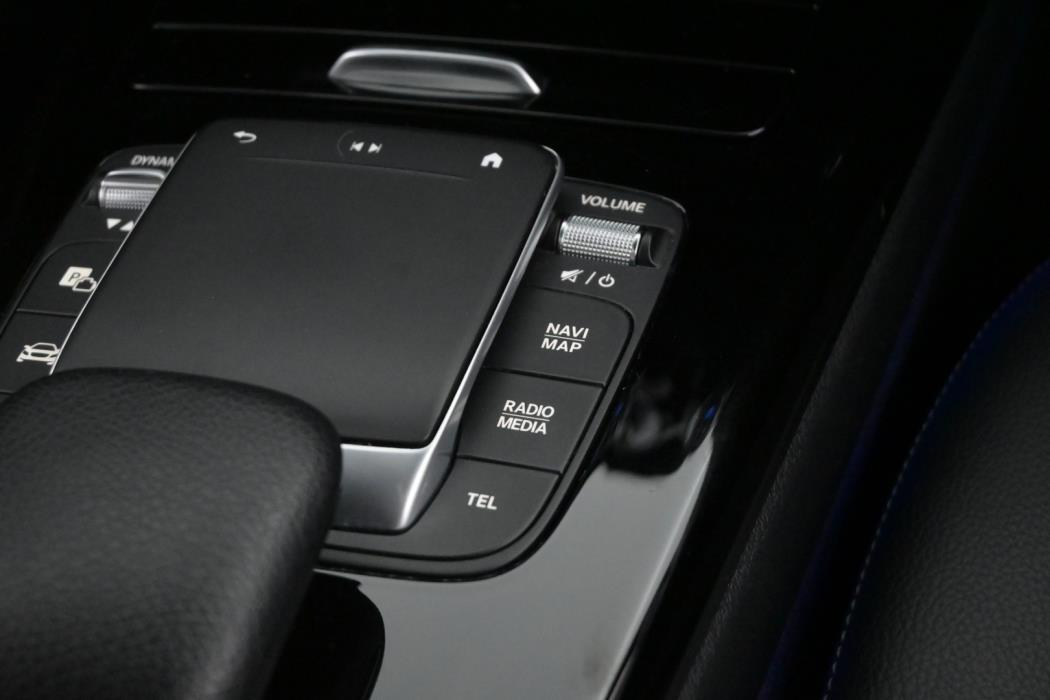 MERCEDES-BENZ A 2021