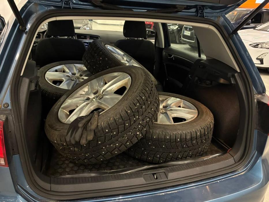 VOLKSWAGEN Golf 2013