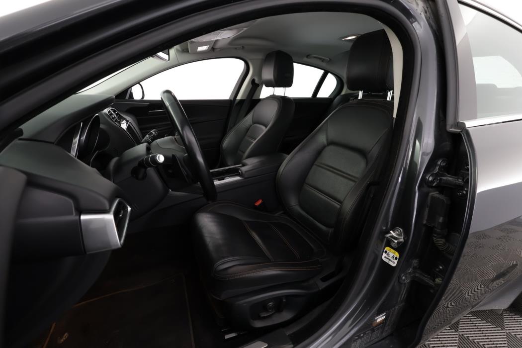 JAGUAR XE 2016