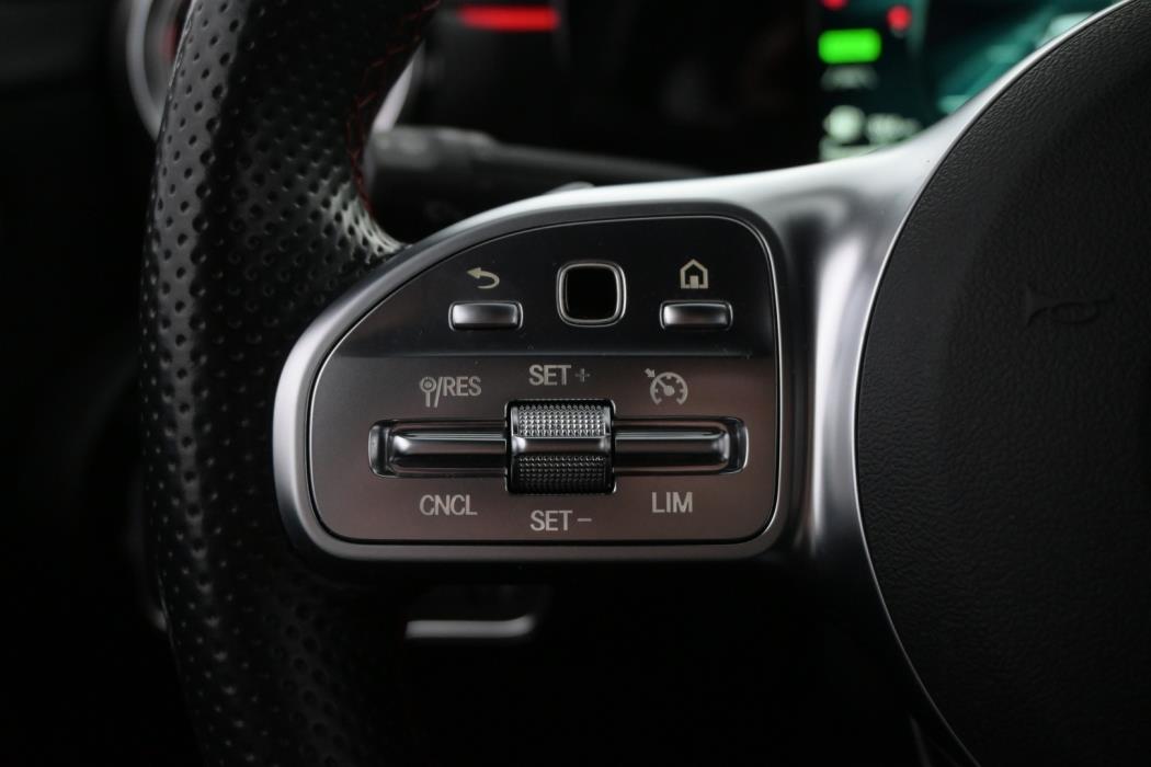 MERCEDES-BENZ A 2021