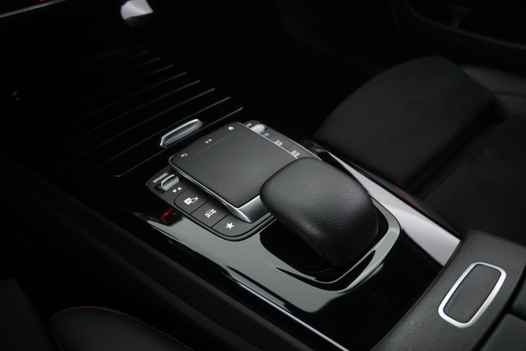 MERCEDES-BENZ A 2021