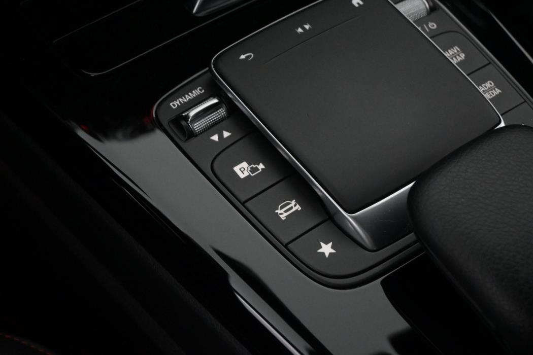 MERCEDES-BENZ A 2021