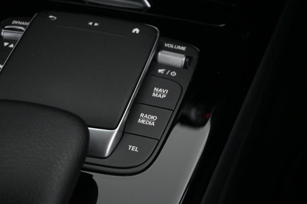 MERCEDES-BENZ A 2021