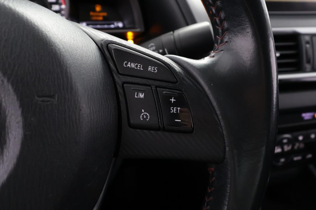 MAZDA 3 2015
