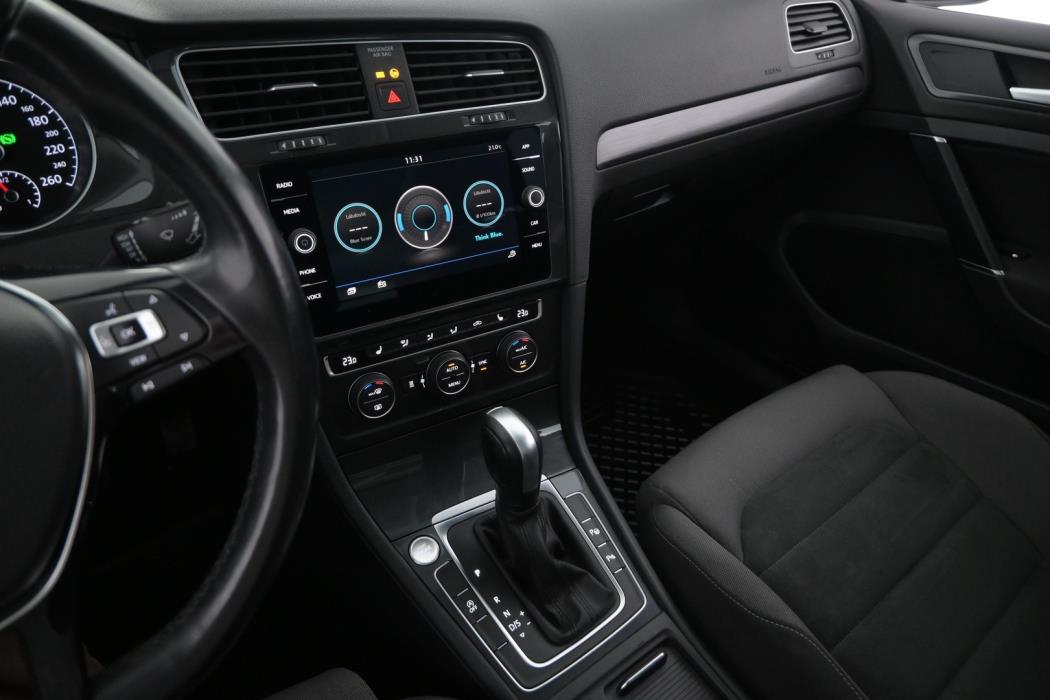 VOLKSWAGEN Golf 2020