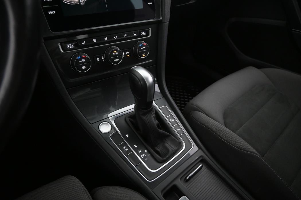 VOLKSWAGEN Golf 2020