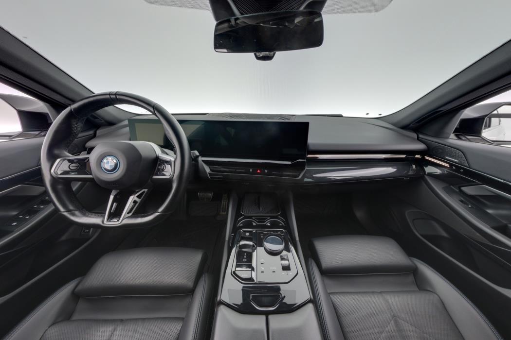 BMW 530 2025