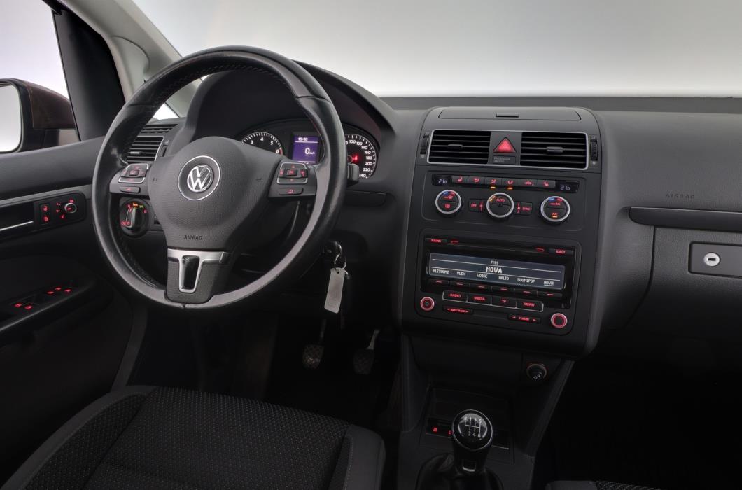 VOLKSWAGEN Touran 2013