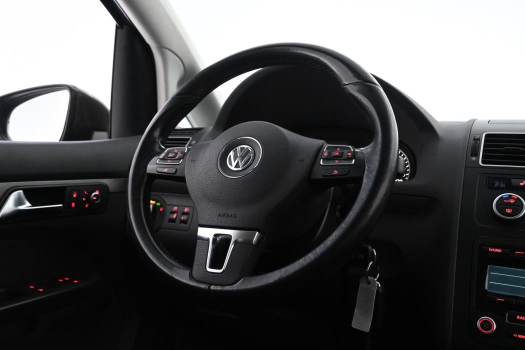 VOLKSWAGEN Touran 2013