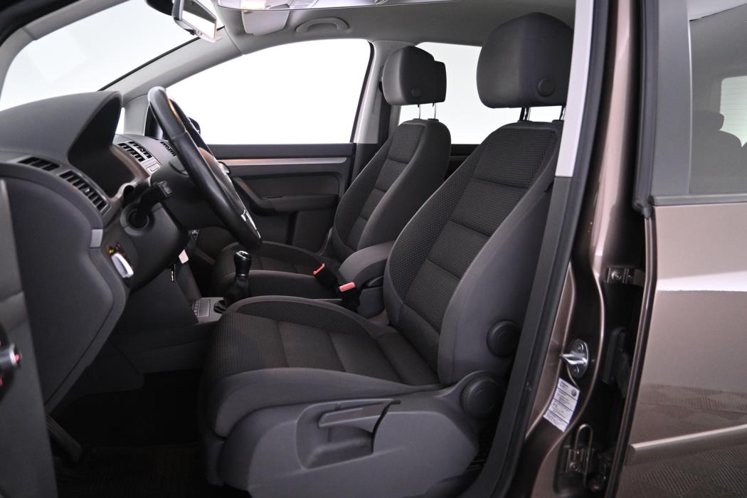 VOLKSWAGEN Touran 2013