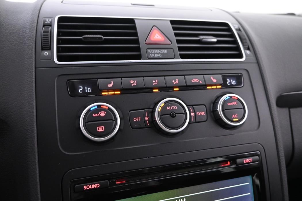 VOLKSWAGEN Touran 2013