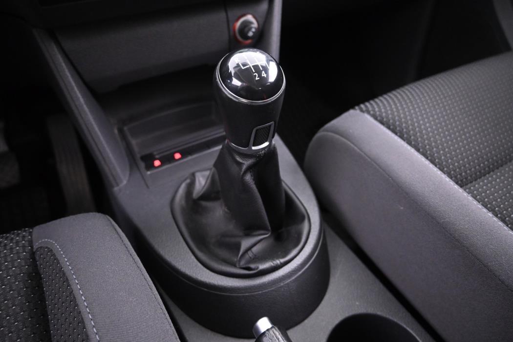 VOLKSWAGEN Touran 2013