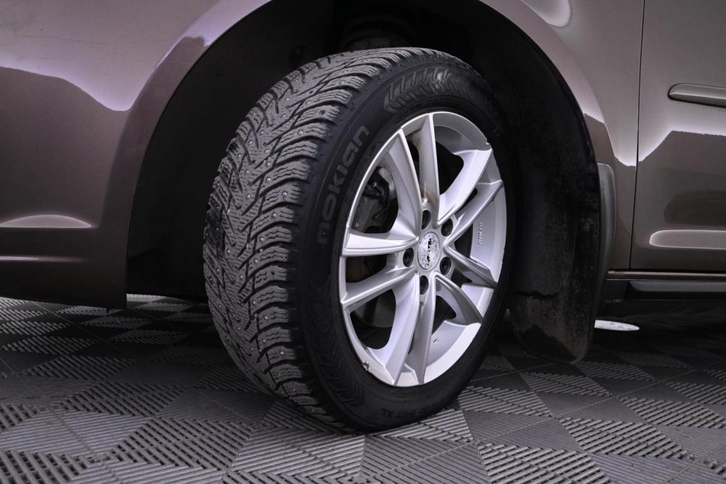 VOLKSWAGEN Touran 2013