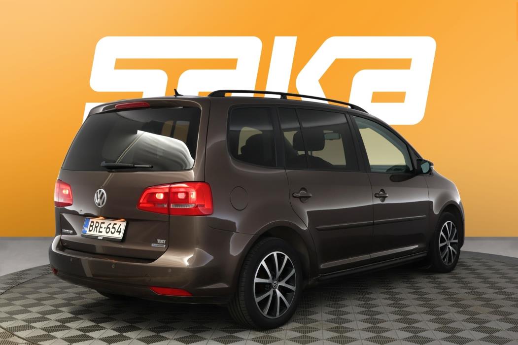VOLKSWAGEN Touran 2013