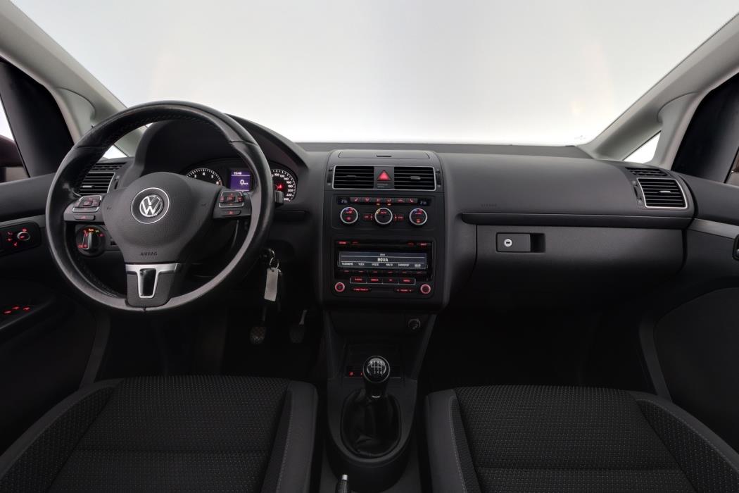 VOLKSWAGEN Touran 2013