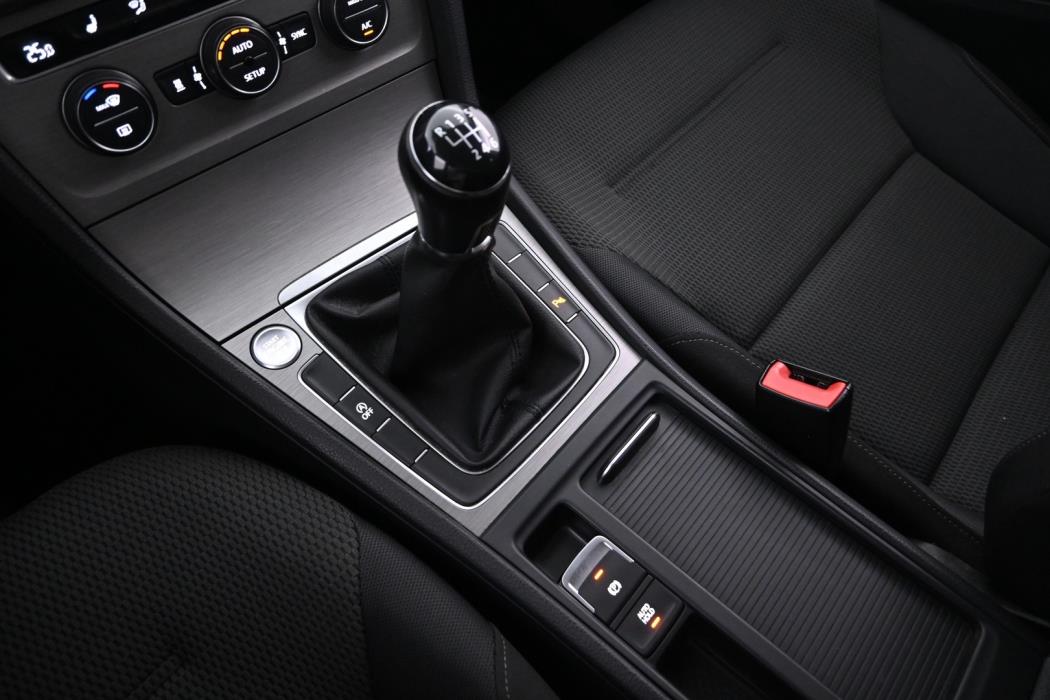 VOLKSWAGEN Golf 2014