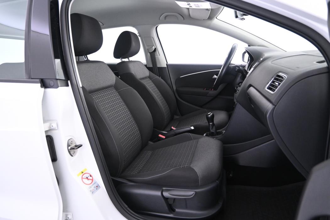 VOLKSWAGEN Polo 2015