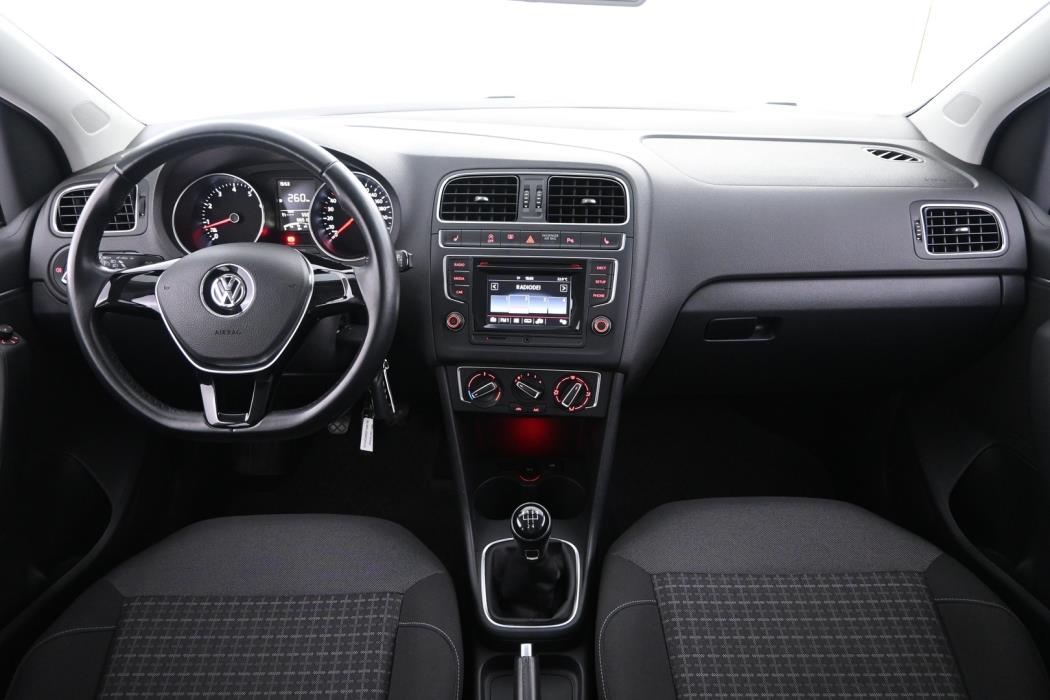 VOLKSWAGEN Polo 2015