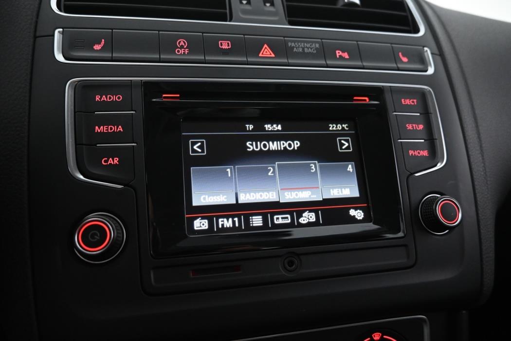 VOLKSWAGEN Polo 2015