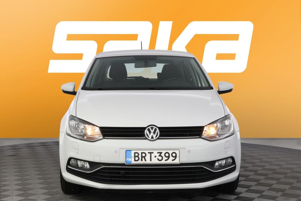 VOLKSWAGEN Polo 2015