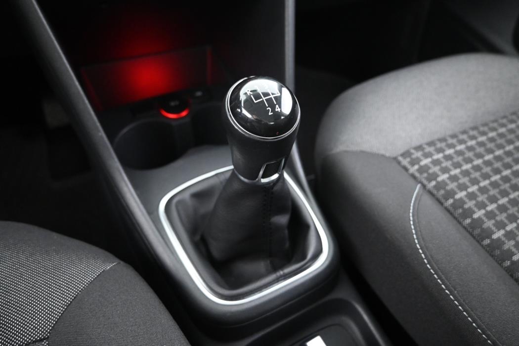 VOLKSWAGEN Polo 2015