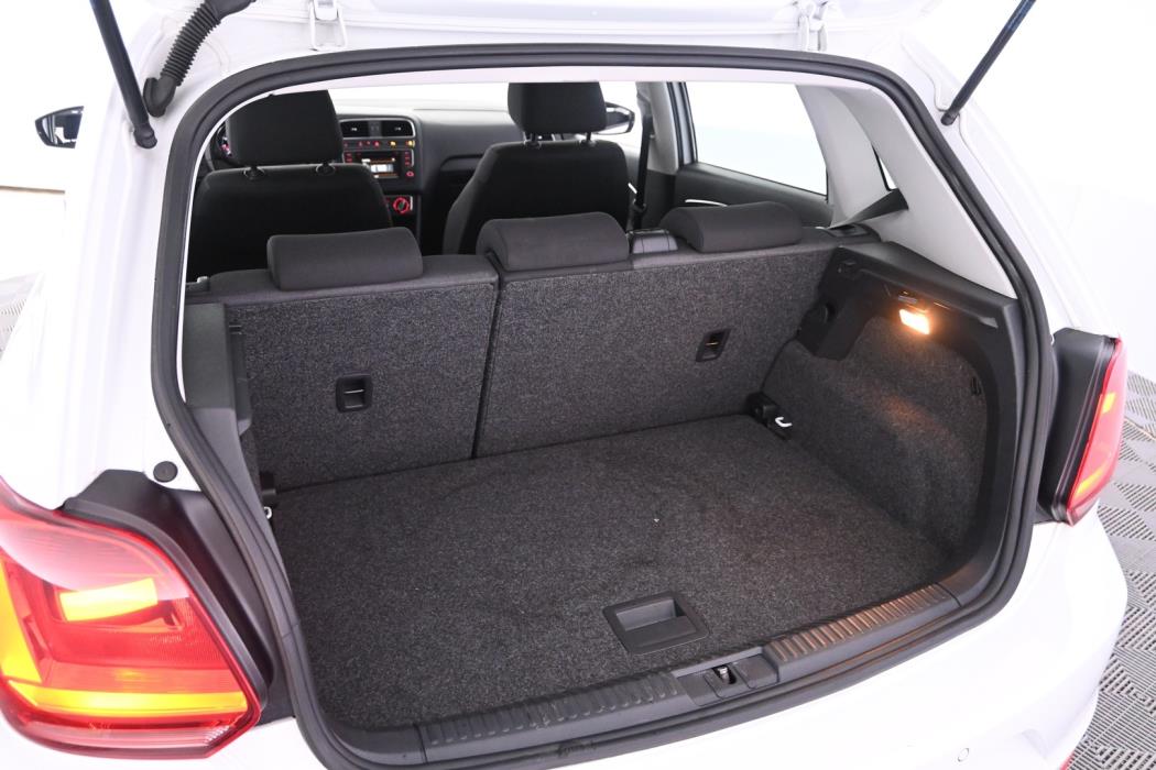 VOLKSWAGEN Polo 2015