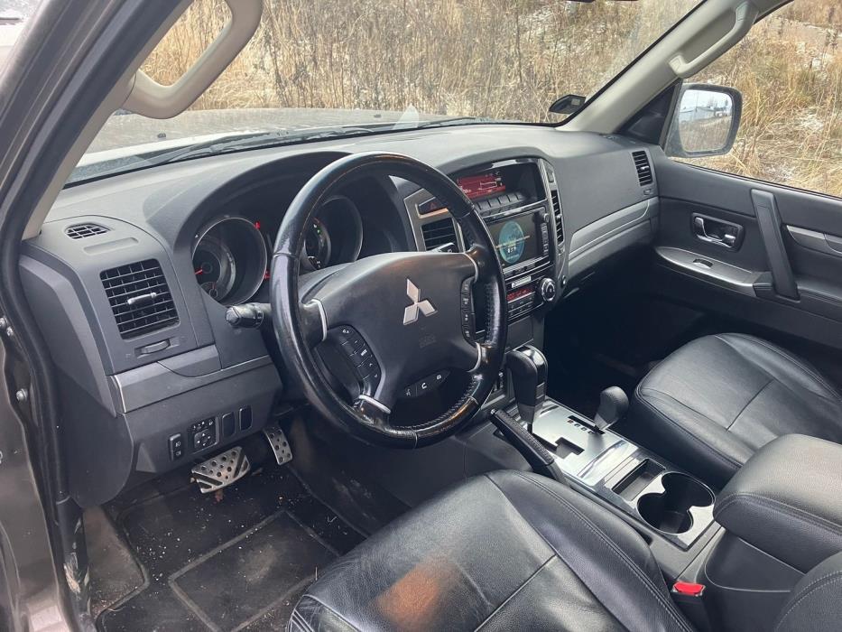 MITSUBISHI Pajero 2015