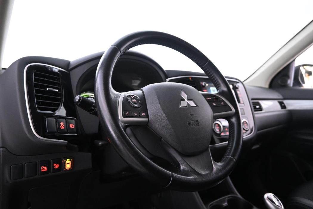 MITSUBISHI Outlander PHEV 2014