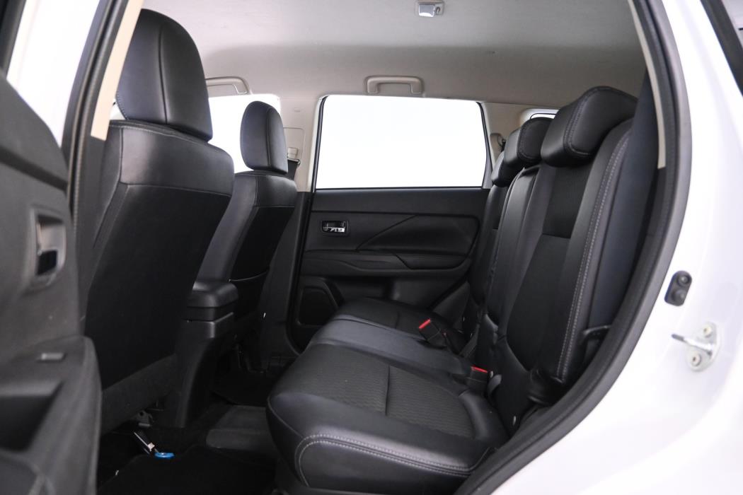 MITSUBISHI Outlander PHEV 2014