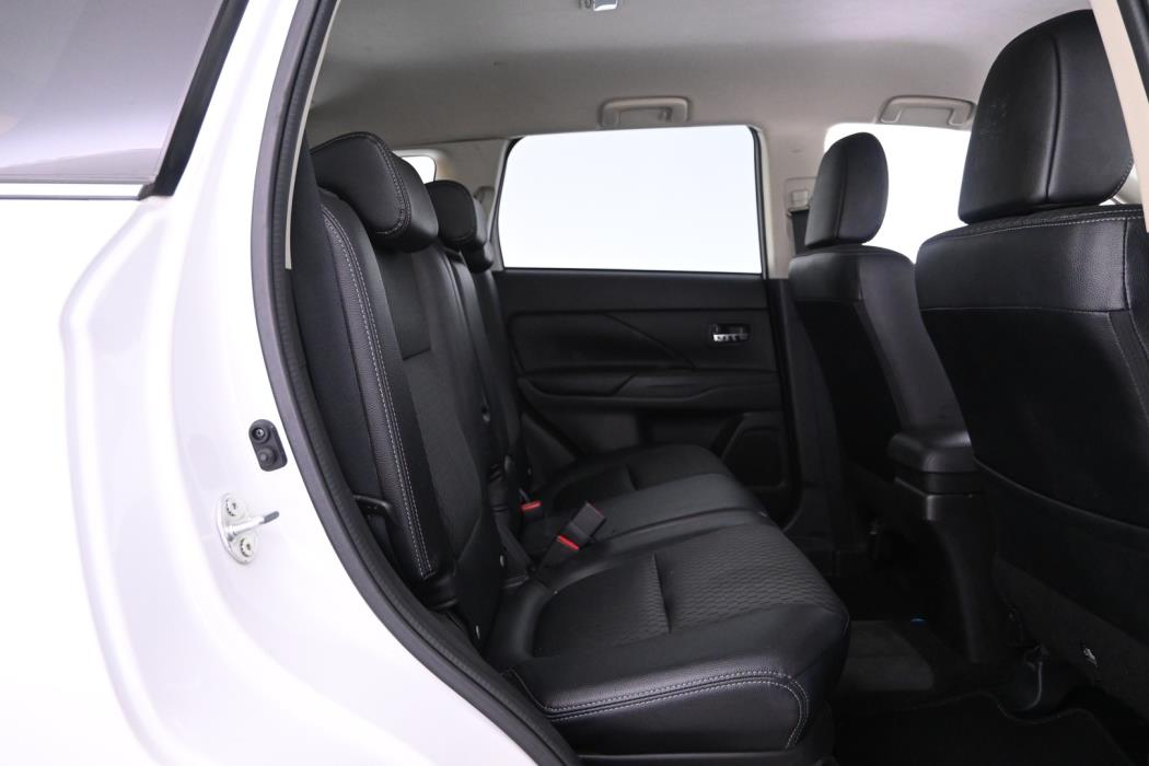 MITSUBISHI Outlander PHEV 2014