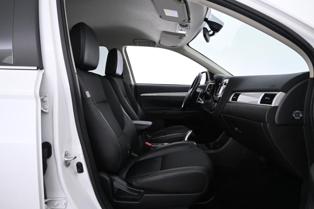 MITSUBISHI Outlander PHEV 2014