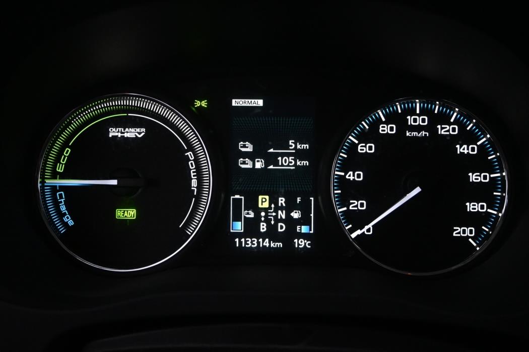 MITSUBISHI Outlander PHEV 2014