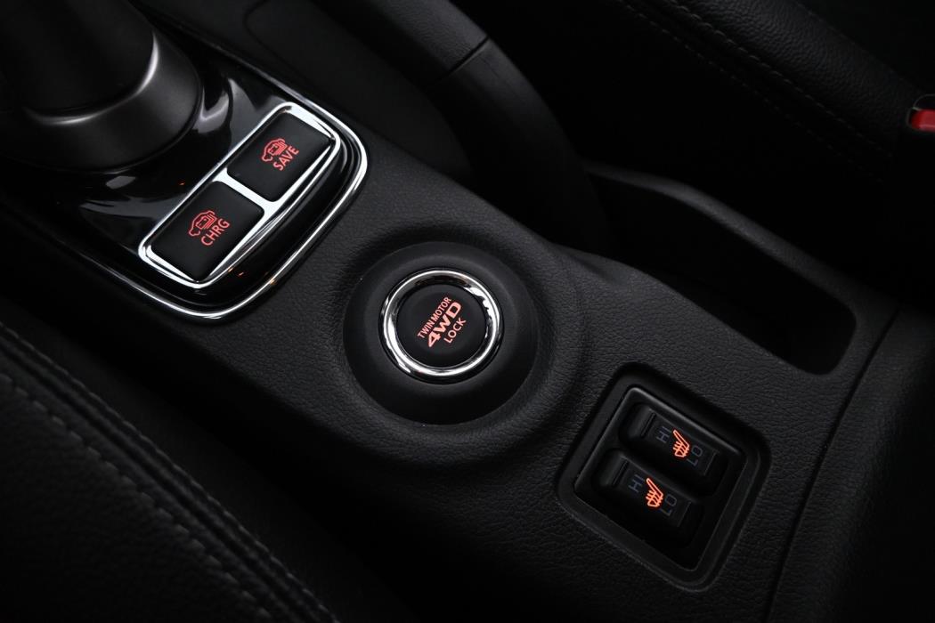 MITSUBISHI Outlander PHEV 2014