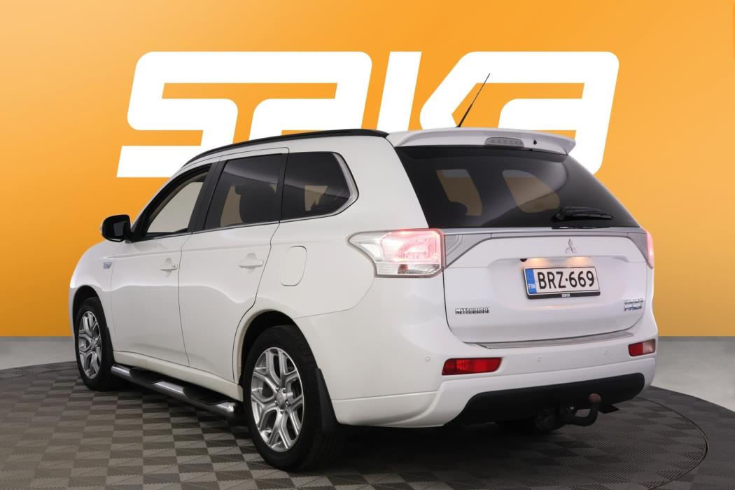 MITSUBISHI Outlander PHEV 2014