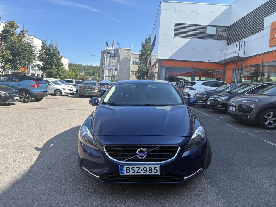 VOLVO V40 2015