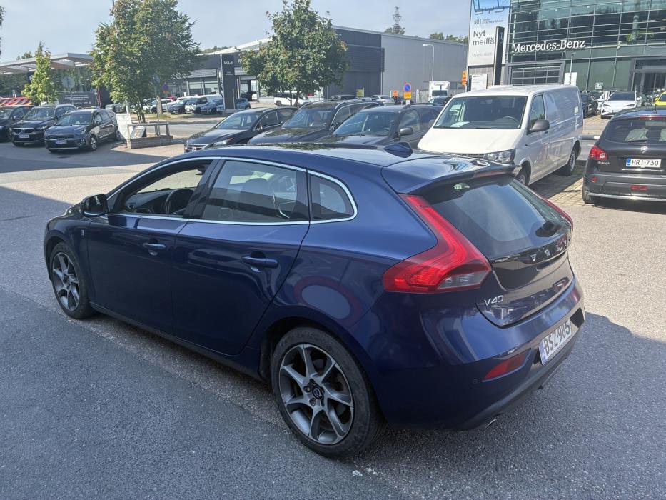 VOLVO V40 2015
