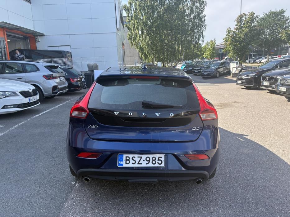 VOLVO V40 2015