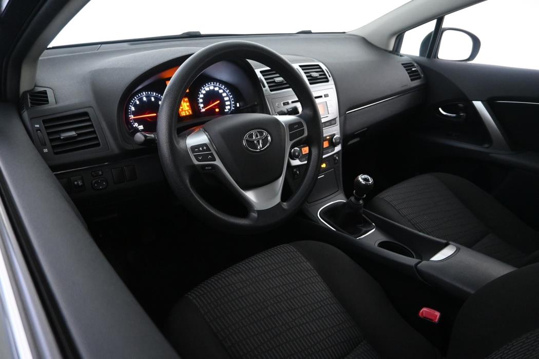 TOYOTA Avensis 2012