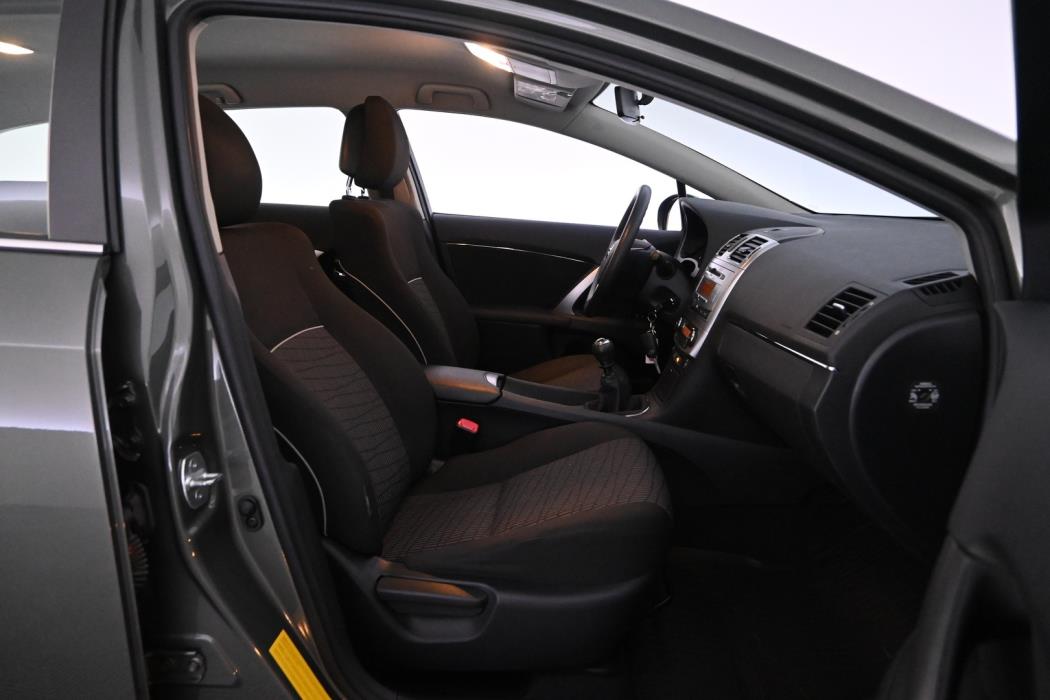 TOYOTA Avensis 2012