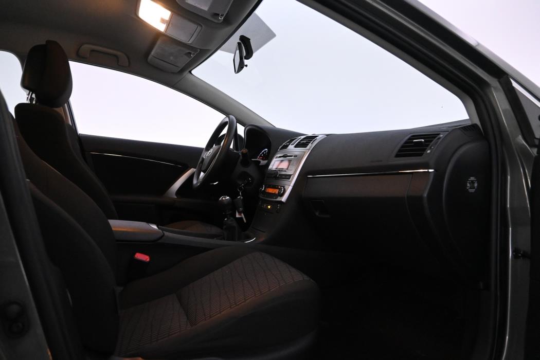 TOYOTA Avensis 2012