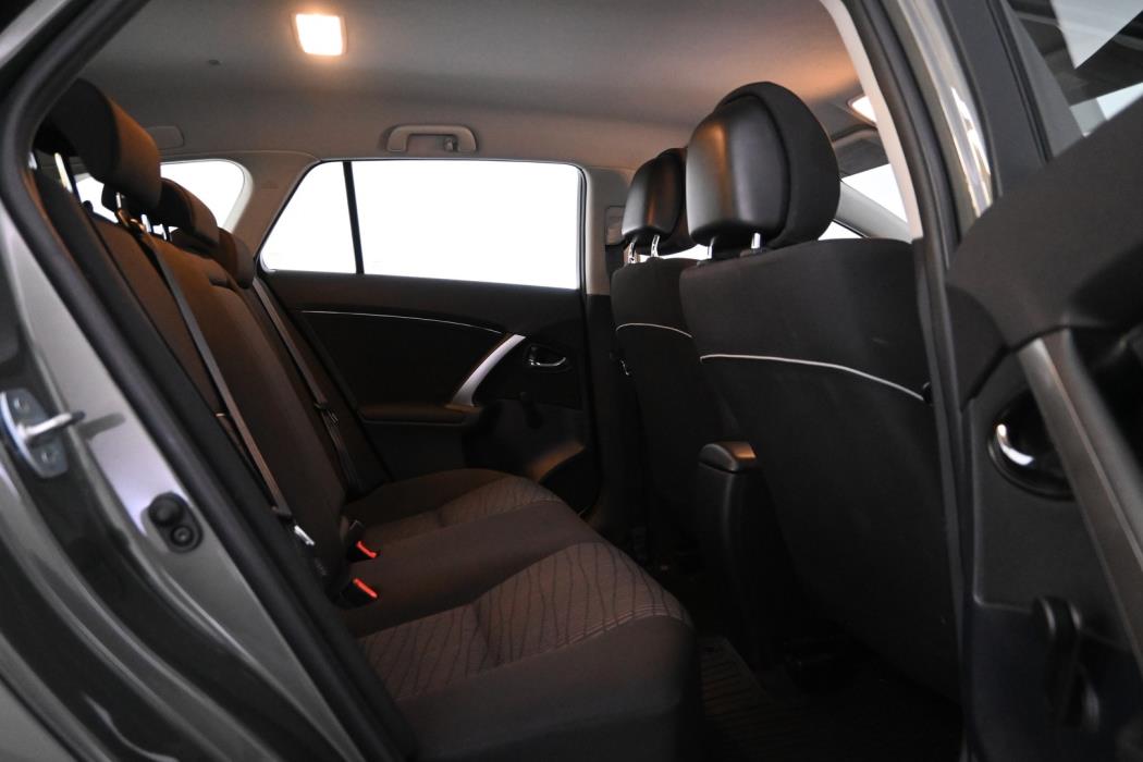 TOYOTA Avensis 2012