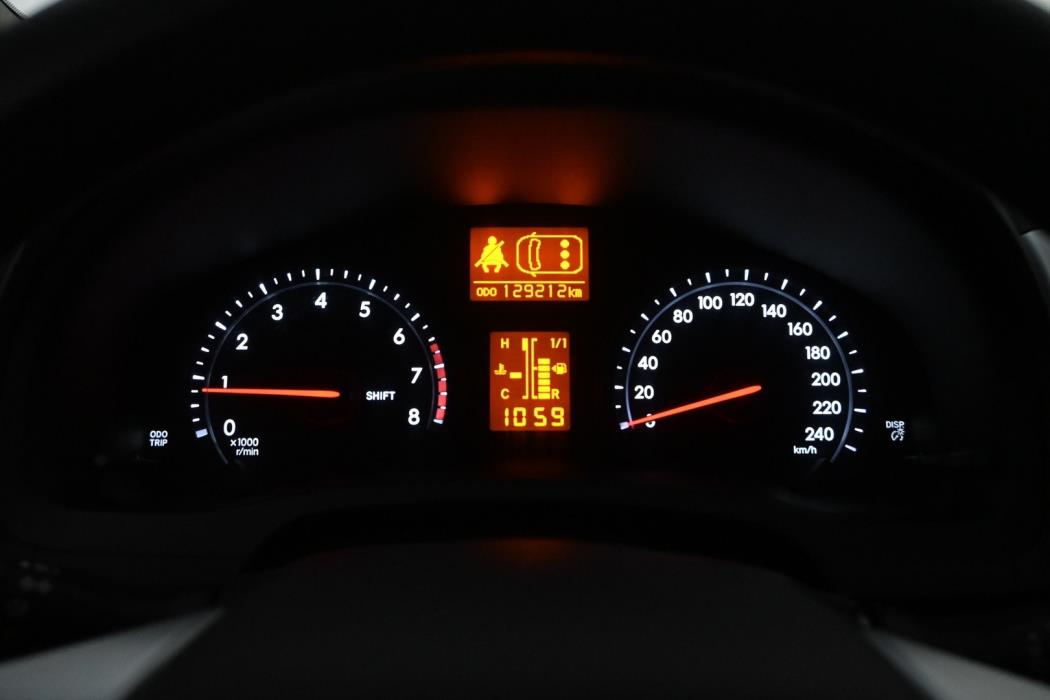 TOYOTA Avensis 2012