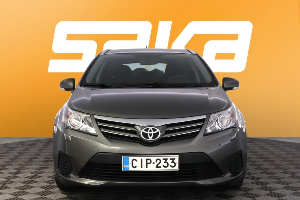 TOYOTA Avensis 2012