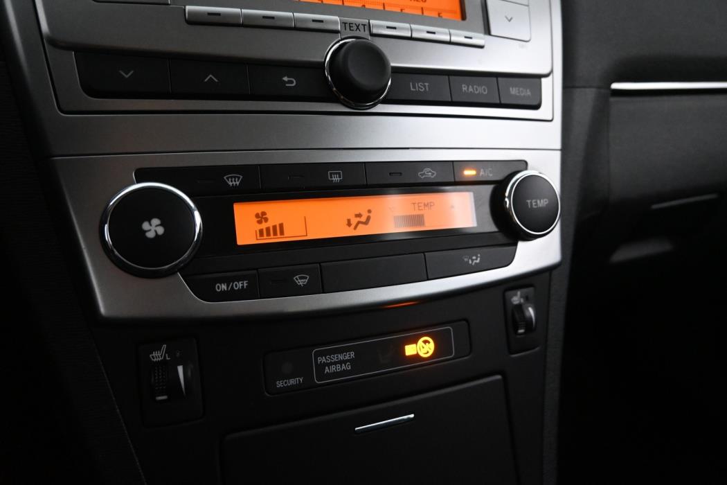 TOYOTA Avensis 2012